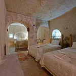 Angel Cave Hotel 2*