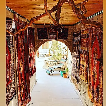 Angel Cave Γκόρεμε